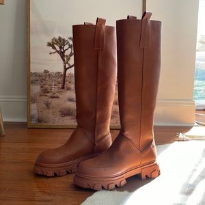 NWOT PU Tall Welly Boot